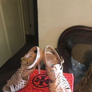 Tory and Burch lovely high heel aandals!